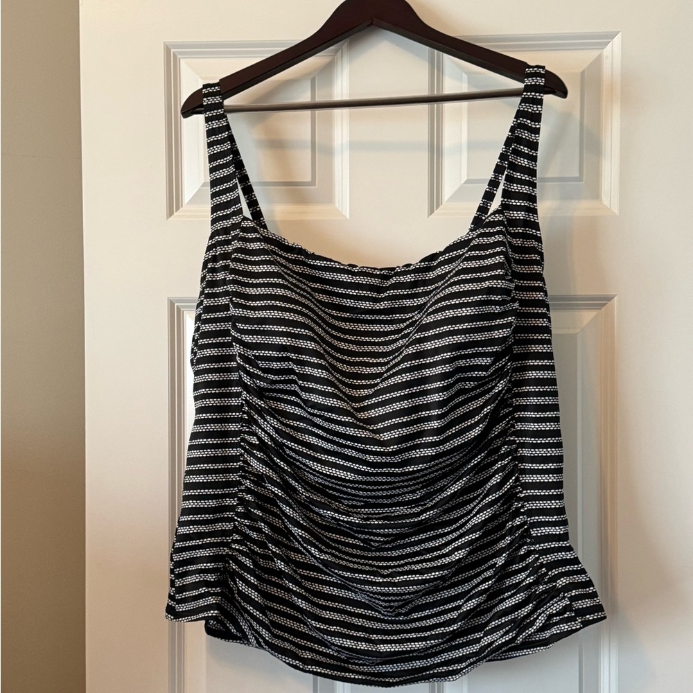 NWT SIZE 26W LL Bean Striped Black and White Women's Tankini Top